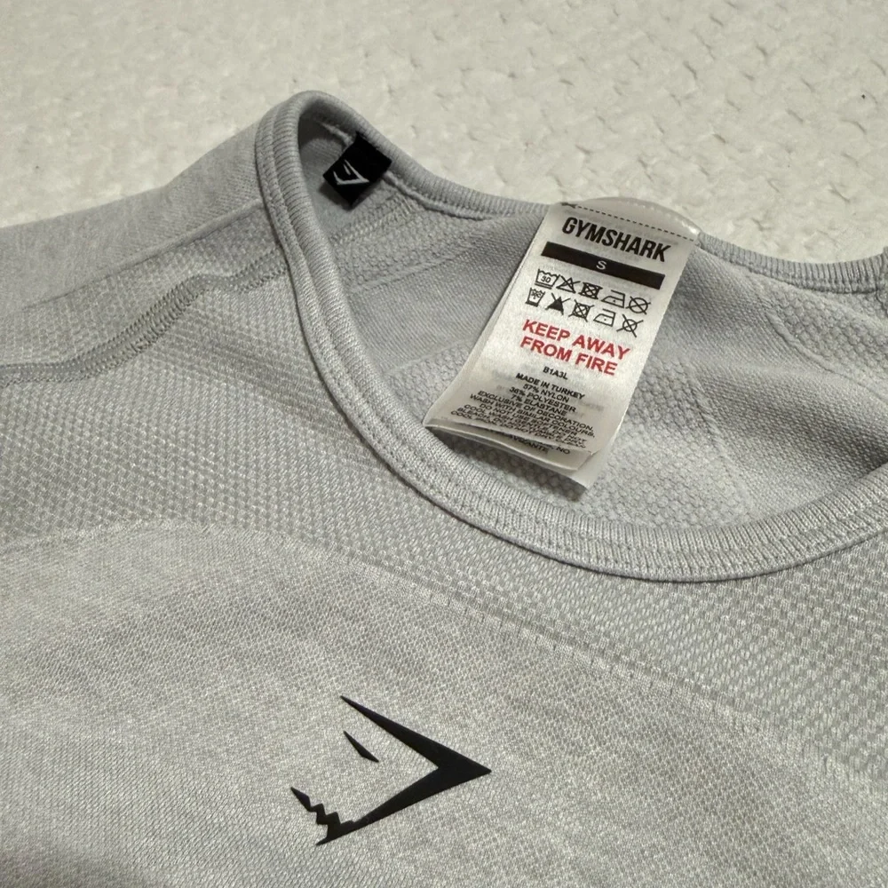 Gymshark Light Gray Women's Crop Top - Picture 2 of 4